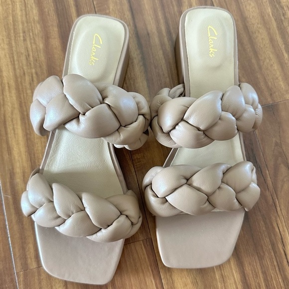 NEW Clarks Nude Leather braided Sandals Size: 7 - Picture 1 of 5